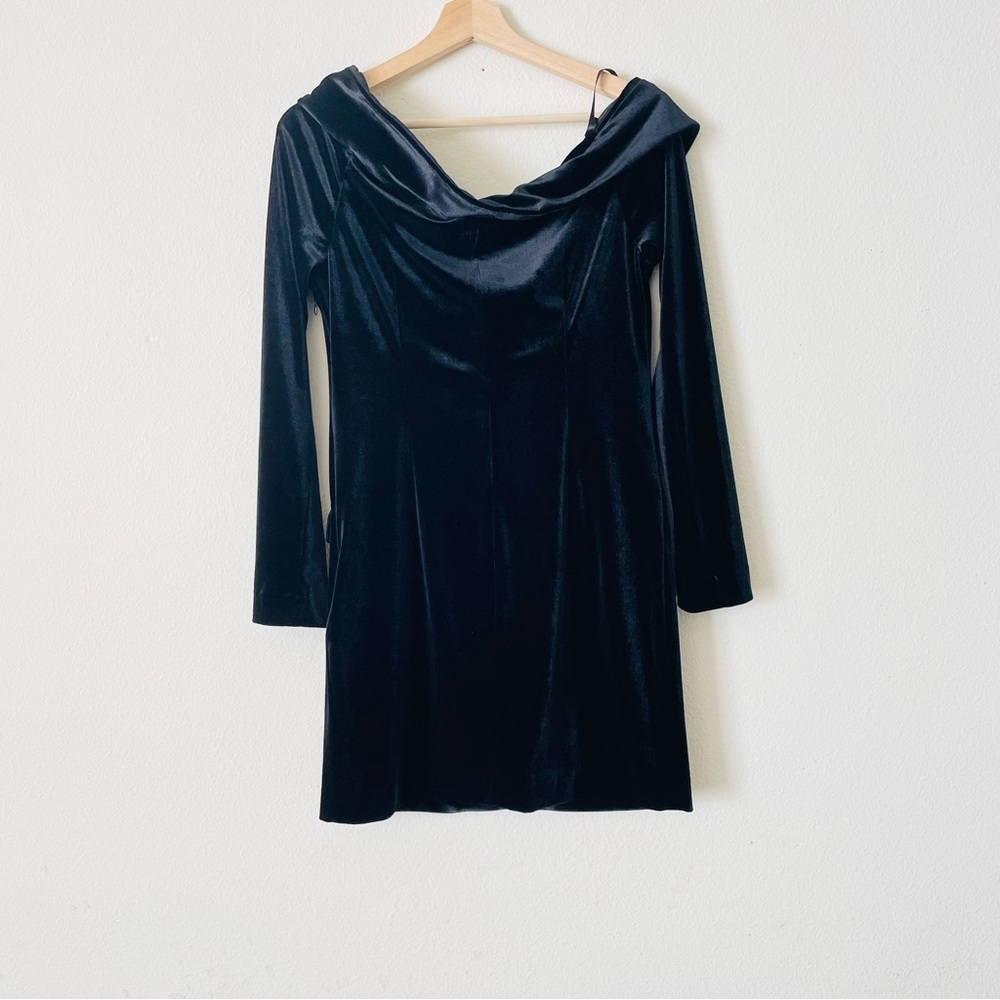 L’AGENCE MEDIUM Micaela Velvet blazer off the shoulder mini dress in black - Picture 8 of 10